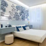 Luxury With Private Hot Tub & Sauna - Magnifica Homes