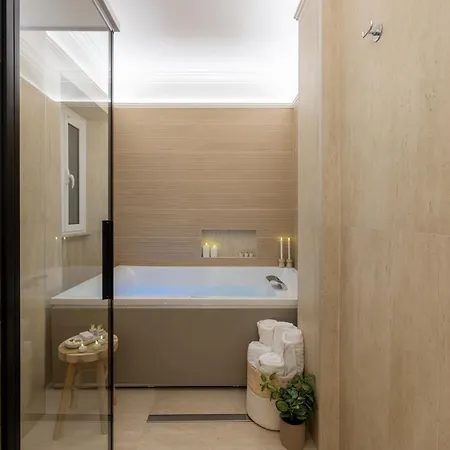 Luxury With Private Hot Tub & Sauna - Magnifica Homes * 罗马