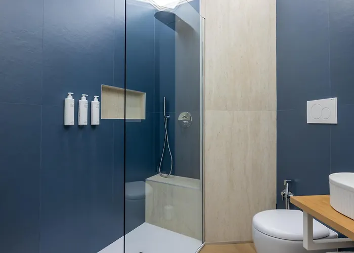 Luxury With Private Hot Tub & Sauna - Magnifica Homes