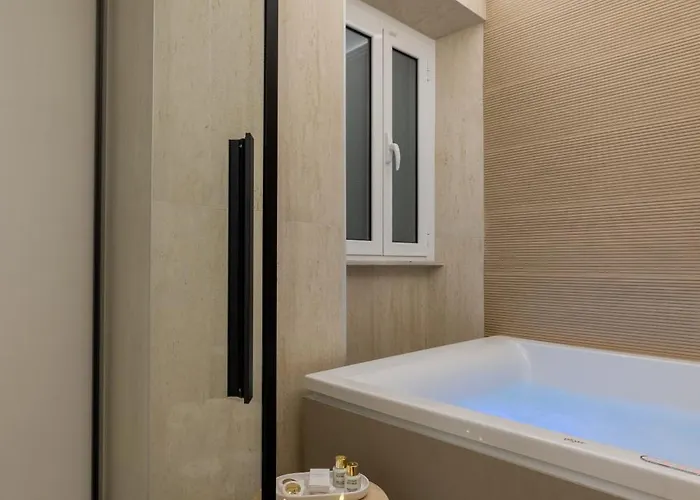 Luxury With Private Hot Tub & Sauna - Magnifica Homes רומא