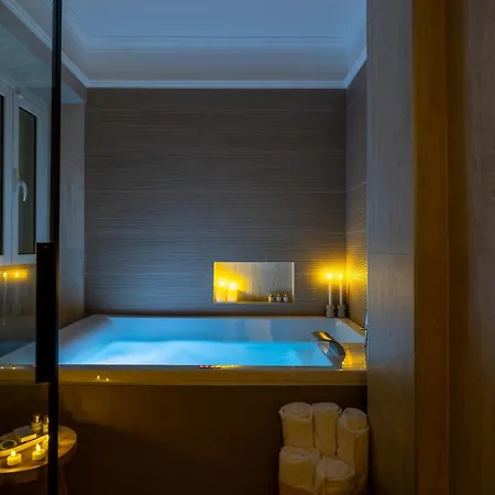 Luxury With Private Hot Tub & Sauna - Magnifica Homes *